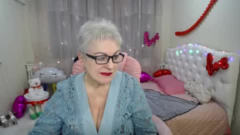kaylesmoll online show from 5, 3, 2025