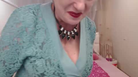 kaylesmoll online show from 10, 9, 2025