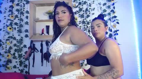 Snapshot of kaylie_and_dakota_ chatting on 27, 9, 2025 kaylie and dakota online show from 27, 9, 2025