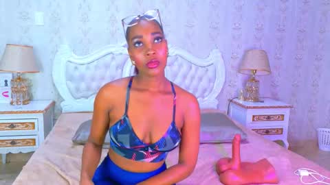 Snapshot of kelly_swift chatting on 7, 3, 2026 kelly_swift online show from 7, 3, 2026