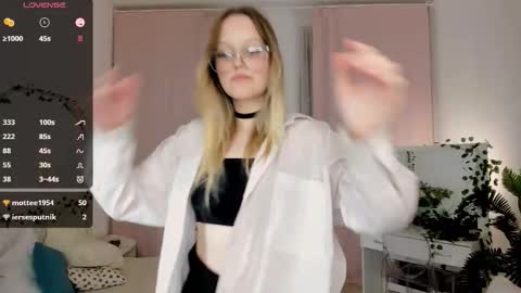 Kelly online show from 7, 10, 2025