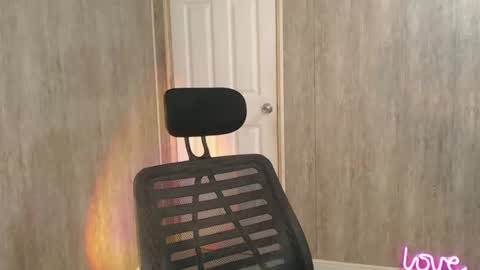 KELLY MCDOLEN online show from 8, 3, 2025