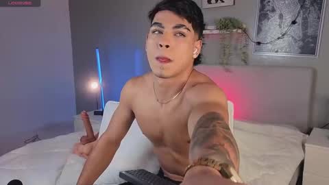 Snapshot of ken_boy_ chatting on 23, 10, 2025 online show from 23, 10, 2025