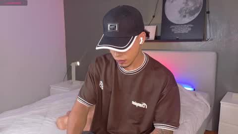 Snapshot of ken_boy_ chatting on 8, 11, 2025 online show from 8, 11, 2025