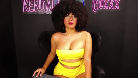 Snapshot of kendall_coxxx chatting on 4, 2, 2025 online show from 4, 2, 2025