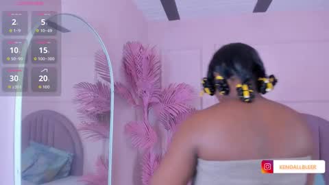 Snapshot of kendallbleer chatting on 6, 11, 2025 kendallbleer online show from 6, 11, 2025