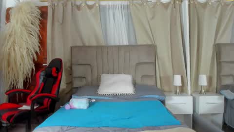 Snapshot of kendra_and_liam chatting on 8, 10, 2025 kendra and liam online show from 8, 10, 2025