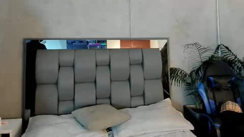 Snapshot of kendra_and_liam chatting on 18, 11, 2025 kendra and liam online show from 18, 11, 2025