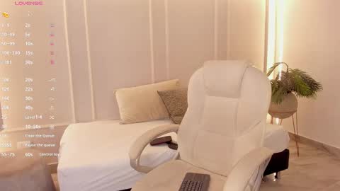 kendra  Benz online show from 27, 2, 2025