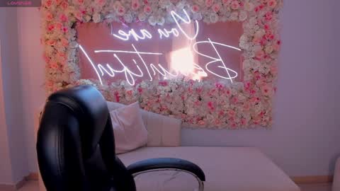 Snapshot of kendraclark_ chatting on 2, 4, 2026 K E N D R A online show from 2, 4, 2026