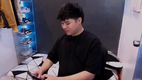 Snapshot of kenhotline911 chatting on 12, 1, 2025 ken online show from 12, 1, 2025