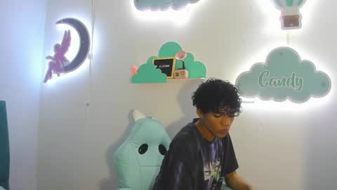 Snapshot of kenn__18 chatting on 8, 3, 2026 K E N N Y online show from 8, 3, 2026