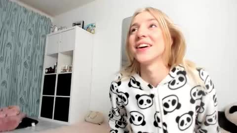 Kenzie online show from 27, 10, 2025