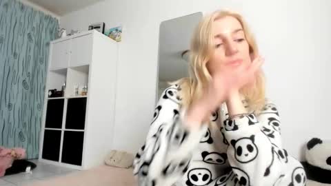 Kenzie online show from 26, 11, 2025