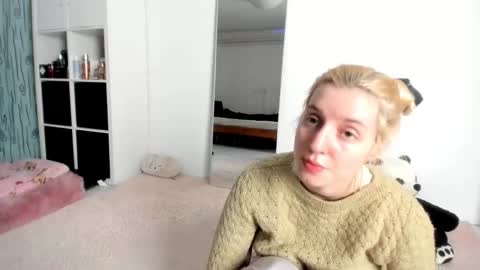 Snapshot of kenziedawton chatting on 1, 2, 2026 Kenzie online show from 1, 2, 2026