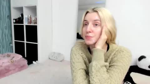 Snapshot of kenziedawton chatting on 8, 2, 2026 Kenzie online show from 8, 2, 2026