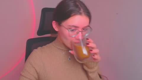 Snapshot of ketrin_pirsss chatting on 12, 12, 2024 Ketrin online show from 12, 12, 2024