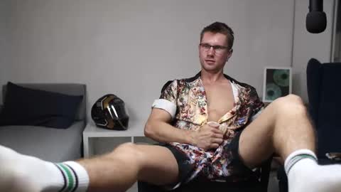 Snapshot of kevin_park chatting on 10, 9, 2025 Kev online show from 10, 9, 2025