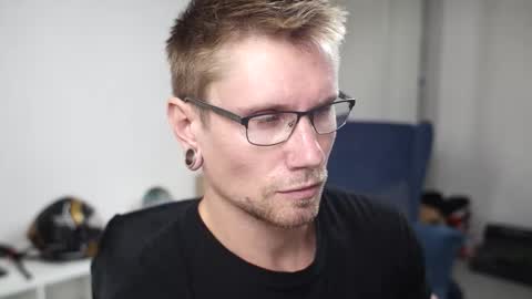 Snapshot of kevin_park chatting on 14, 9, 2025 Kev online show from 14, 9, 2025