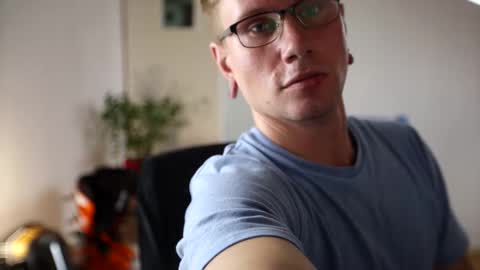 Snapshot of kevin_park chatting on 11, 10, 2025 Kev online show from 11, 10, 2025