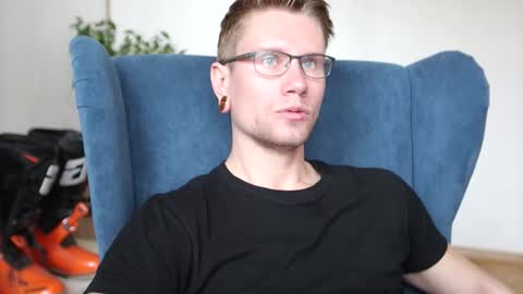 Snapshot of kevin_park chatting on 15, 10, 2025 Kev online show from 15, 10, 2025