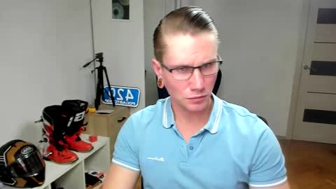 Snapshot of kevin_park chatting on 19, 10, 2025 Kev online show from 19, 10, 2025