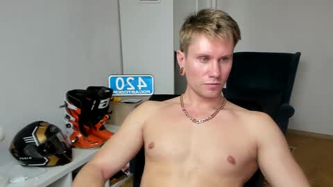 Snapshot of kevin_park chatting on 20, 10, 2025 Kev online show from 20, 10, 2025