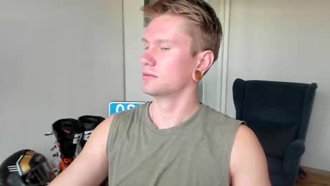 Snapshot of kevin_park chatting on 21, 10, 2025 Kev online show from 21, 10, 2025