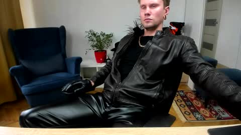 Snapshot of kevin_park chatting on 23, 10, 2025 Kev online show from 23, 10, 2025