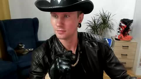 Snapshot of kevin_park chatting on 27, 10, 2025 Kev online show from 27, 10, 2025