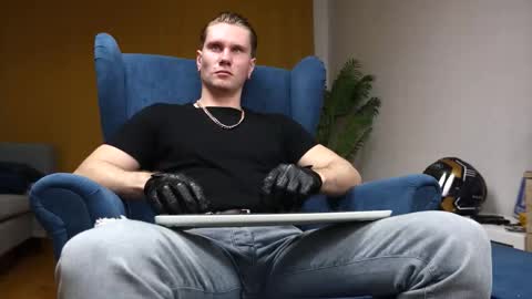 Snapshot of kevin_park chatting on 14, 11, 2025 Kev online show from 14, 11, 2025