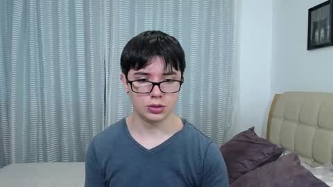 Snapshot of kevinhunts chatting on 27, 10, 2025 Kevin online show from 27, 10, 2025