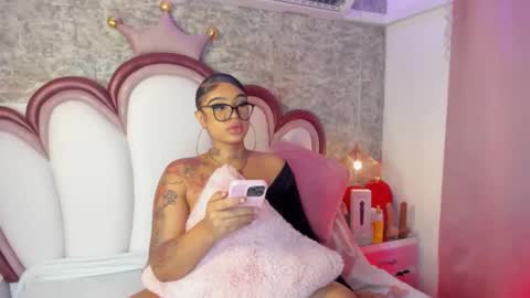 Khelany Isyy  online show from 12, 3, 2026