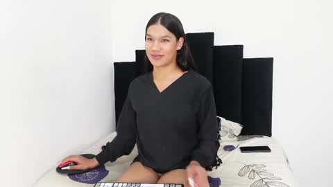 Snapshot of khloe_kaczka_ chatting on 25, 2, 2025 Khloe online show from 25, 2, 2025