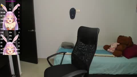 Snapshot of kiara_and_evelyn chatting on 1, 2, 2025 Evelyn online show from 1, 2, 2025