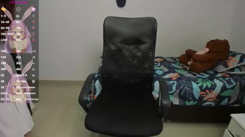 Snapshot of kiara_and_evelyn chatting on 13, 2, 2025 Evelyn online show from 13, 2, 2025