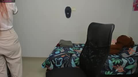 Snapshot of kiara_and_evelyn chatting on 17, 2, 2025 Evelyn online show from 17, 2, 2025