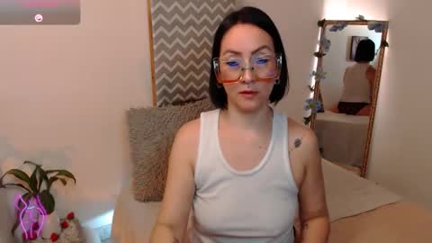 Kiara Bermont online show from 4, 10, 2025