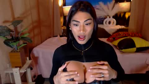 kiara_trans online show from 6, 4, 2026