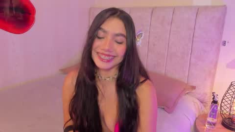 Snapshot of kiara_violet_ chatting on 8, 4, 2026 Kiara online show from 8, 4, 2026