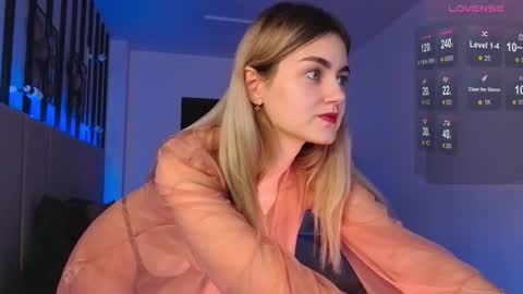 Snapshot of kiki_r chatting on 28, 9, 2025 Kiki dont forget to thumbs up me if you like my show online show from 28, 9, 2025