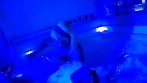 kikilovespartylights online show from 30, 11, 2025