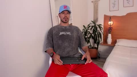 Snapshot of killua_zagarra_ chatting on 8, 11, 2025 Kilua Muscle guy online show from 8, 11, 2025