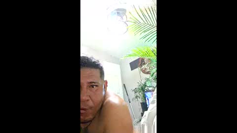 Snapshot of kiloflores124 chatting on 21, 12, 2025 kiloflores124 online show from 21, 12, 2025