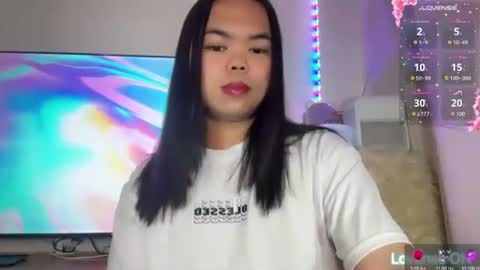 Snapshot of kim_kyile chatting on 18, 11, 2025 KYLIE online show from 18, 11, 2025