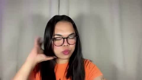 Snapshot of kim_kyile chatting on 21, 11, 2025 KYLIE online show from 21, 11, 2025