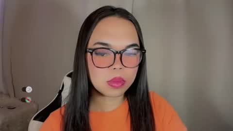 Snapshot of kim_kyile chatting on 25, 11, 2025 KYLIE online show from 25, 11, 2025