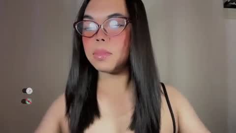 Snapshot of kim_kyile chatting on 28, 11, 2025 KYLIE online show from 28, 11, 2025