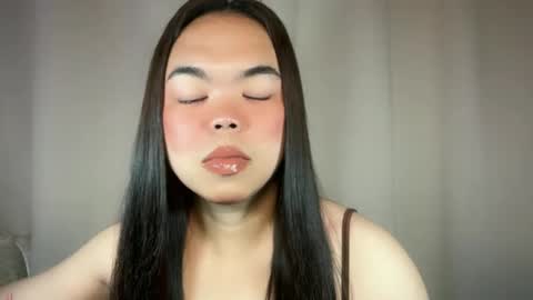 Snapshot of kim_kyile chatting on 14, 12, 2025 KYLIE online show from 14, 12, 2025