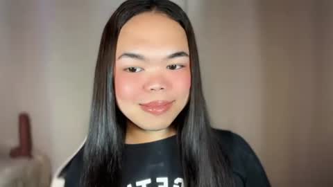 Snapshot of kim_kyile chatting on 17, 12, 2025 KYLIE online show from 17, 12, 2025